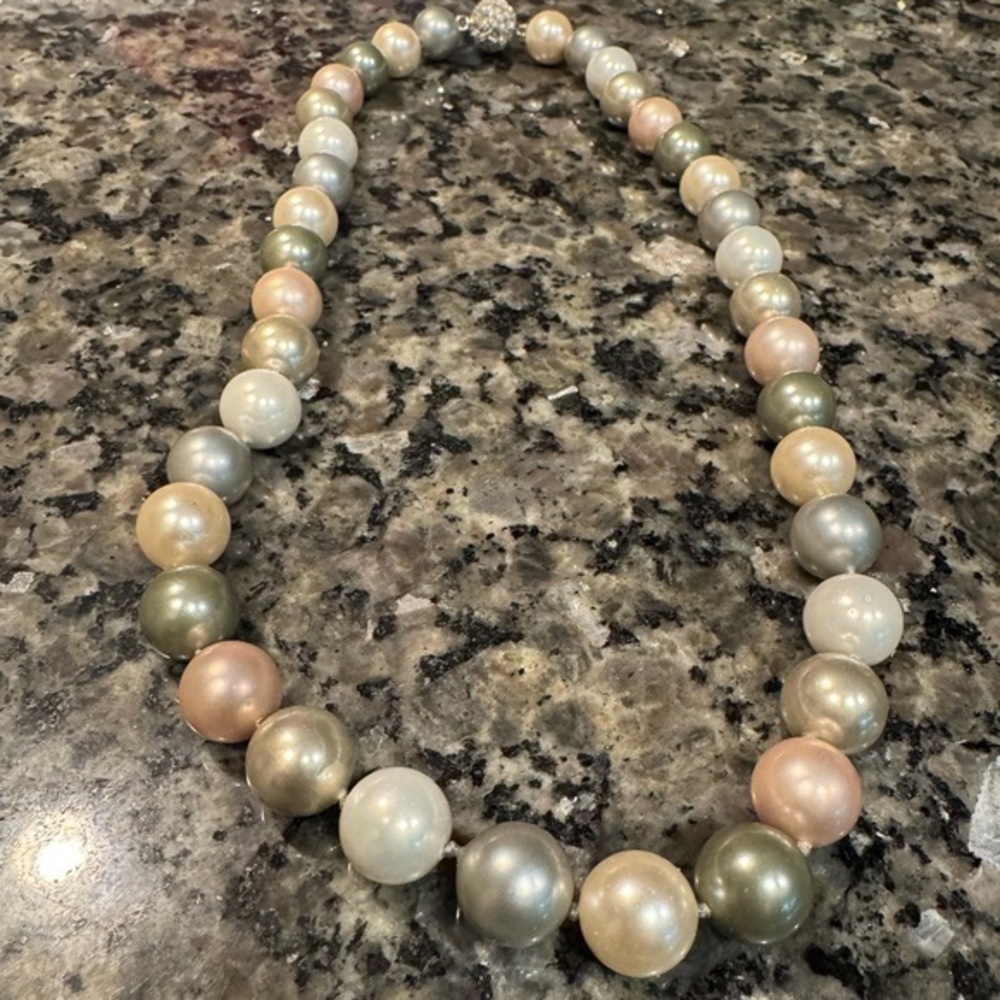 faux pearls and a rhinestone screw-on clasp, this 16-inch necklace